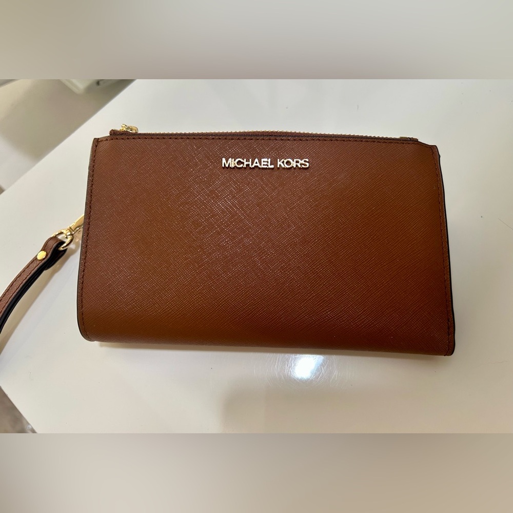 Michael Kors Jet Set Large Leather Smartphone Wristlet Wallet